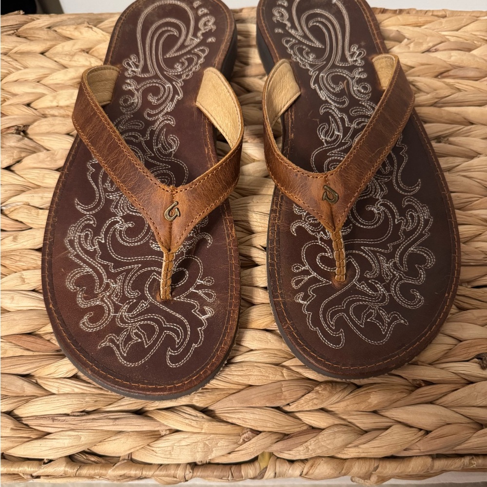 OluKai Paniolo - Brown Leather Sandals with Artistic Patterns